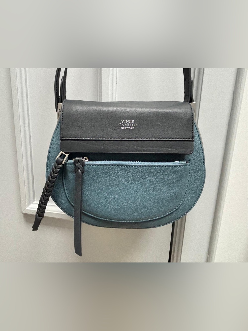Gorgeous Vince Camuto Teal Grey Leather Saddle Crossbody Shoulder Bag *Like New